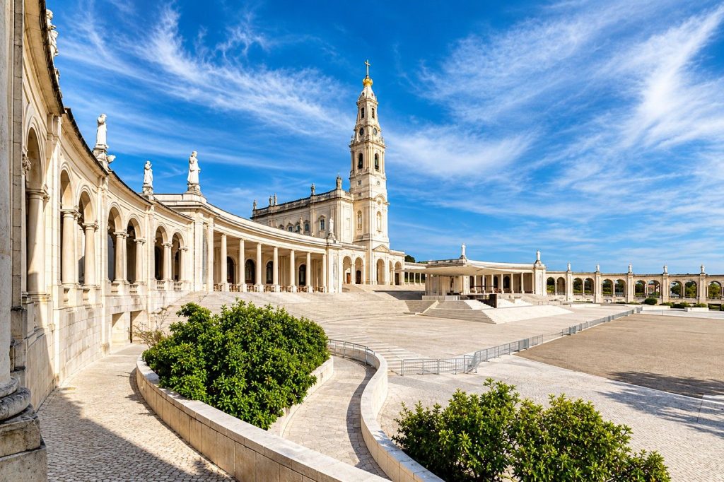 Santuário de Fátima e a Basílica de Nossa Senhora do Rosário