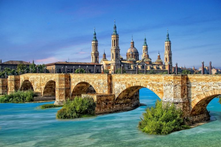 Zaragoza, a Basílica de Nossa Senhora do Pilar